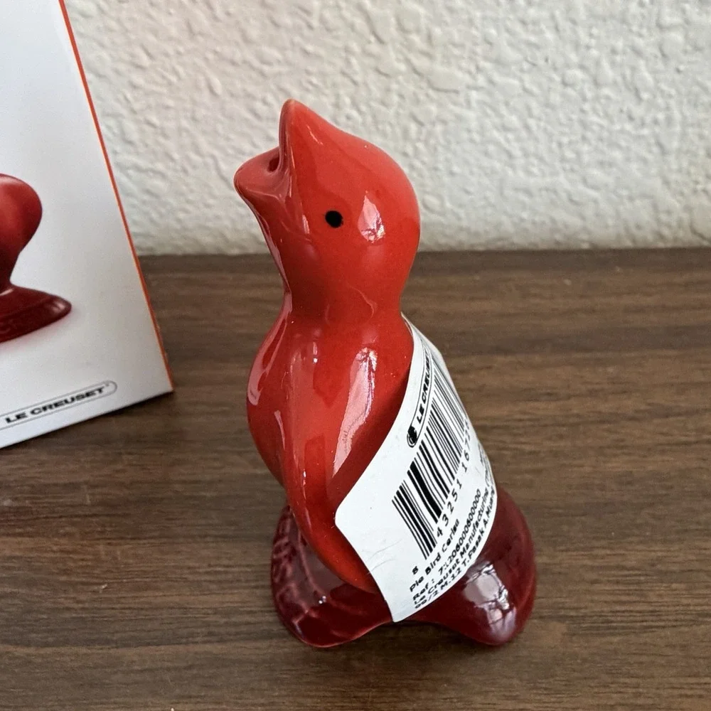 Le Creuset Red Pie Bird NEW Stoneware Baking Vent NIB 3.25